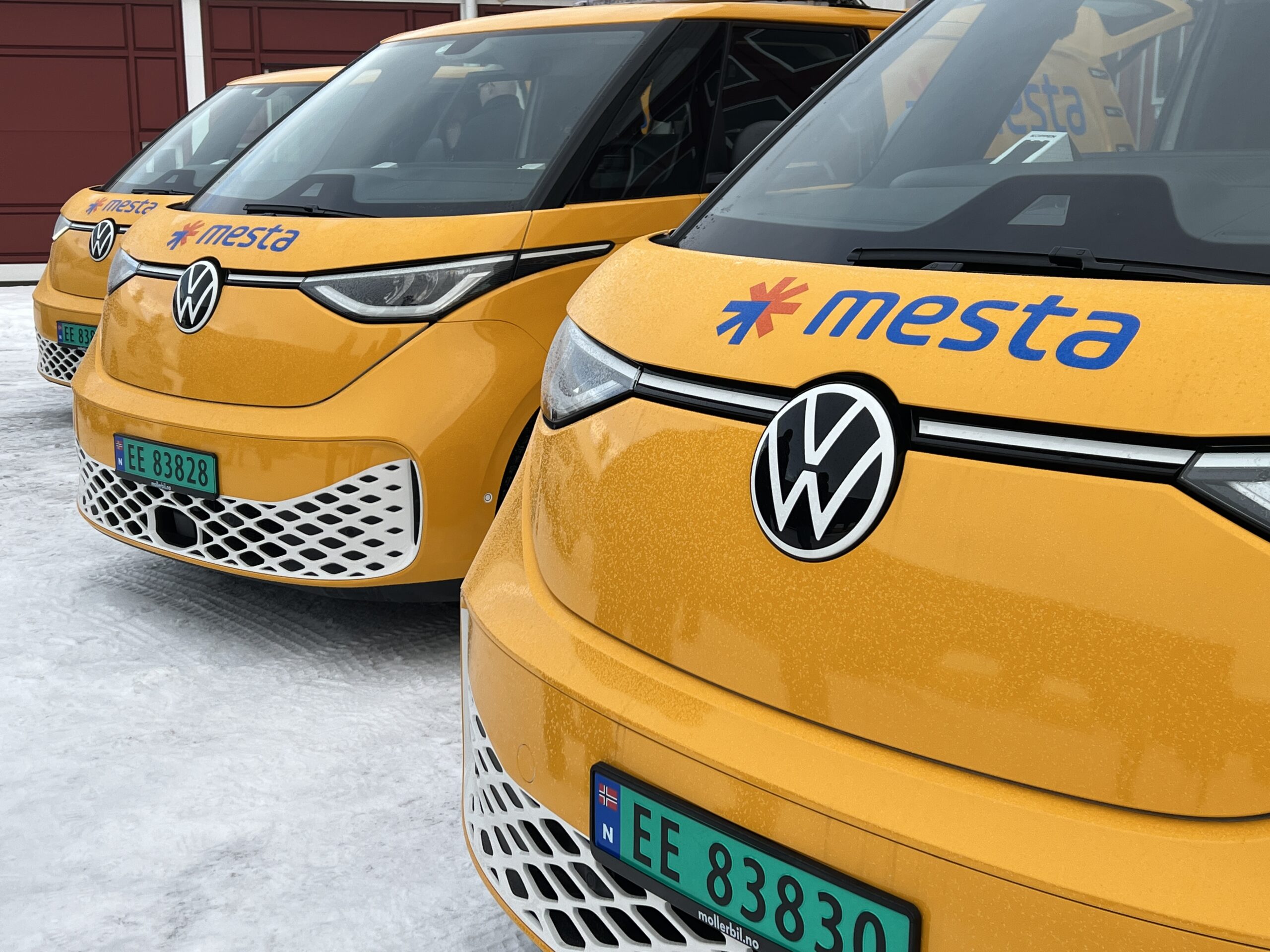 De tre første av foreløpig 60 elektriske varebiler av typen ID. Buzz Cargo i Mesta.